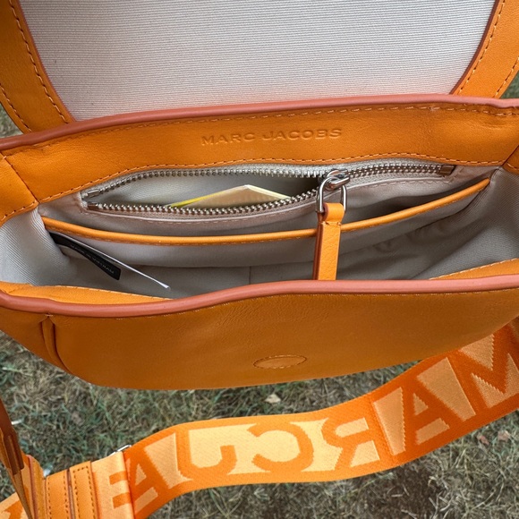 Marc Jacobs crossbody w/ COA The Covered J Marc Small Saddle Bag w/ dust bag - Picture 7 of 14